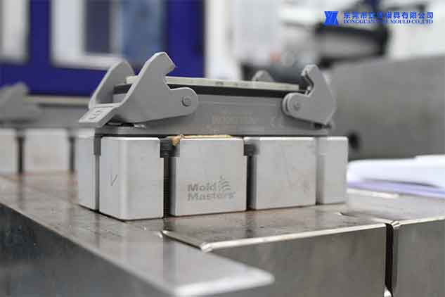 Medical plastic injection mold hot runner.jpg