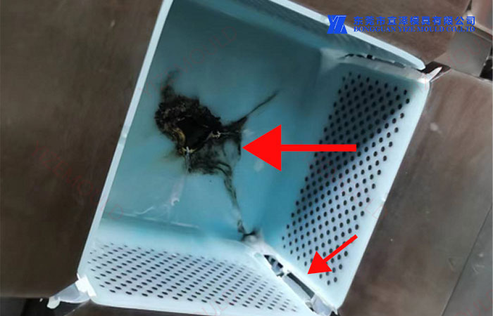 PC plastic injection molding parts get stuck and trap air.jpg