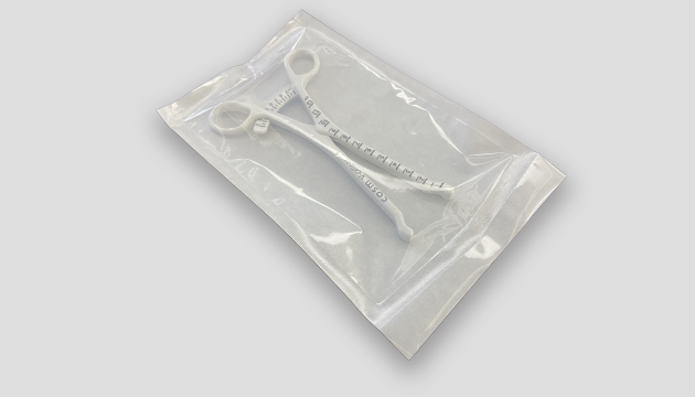 Plastic hemostatic forceps